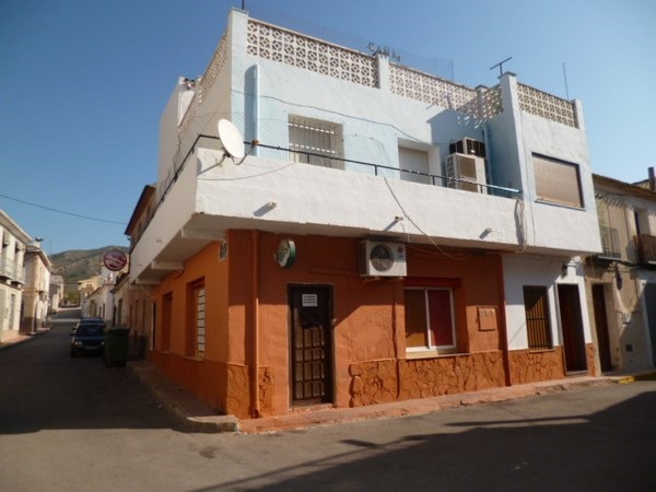 se vende cafeteria bar con vivienda encima en abanilla en murcia